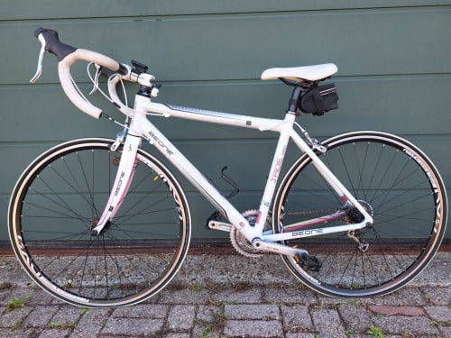 Dames/meisjes racefiets Merk: Beone Jade Pro