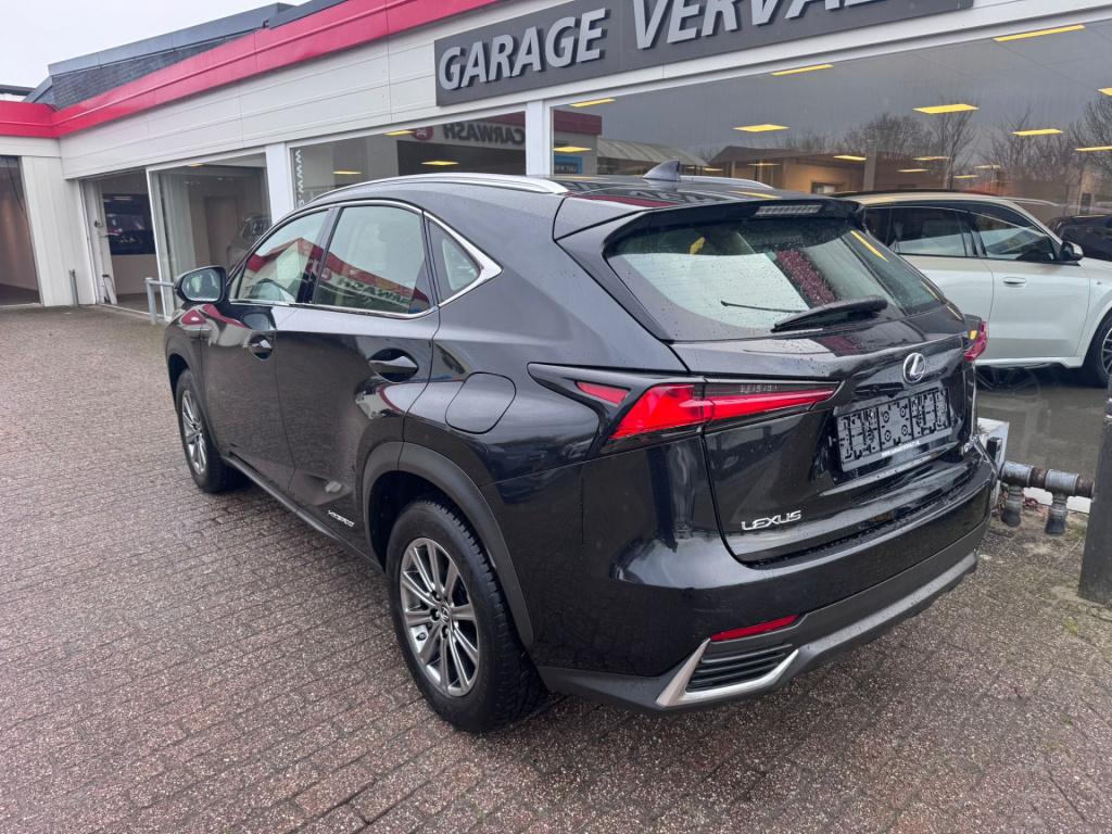 Lexus Nx 300h awd business line
