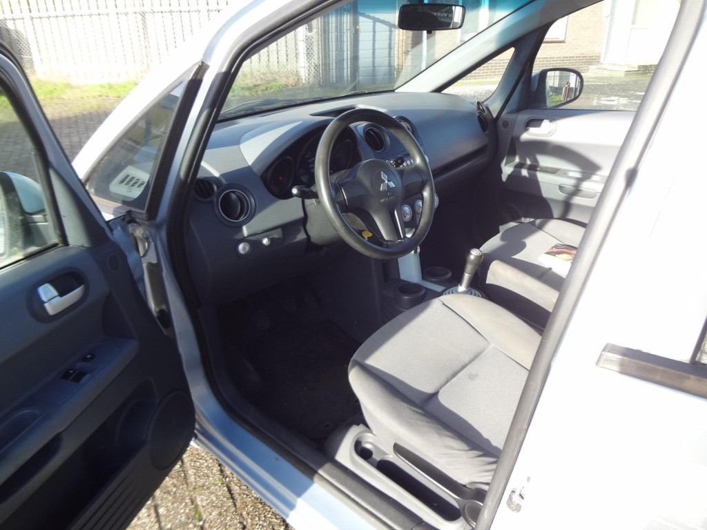 Mitsubishi Colt 1.3 invite
