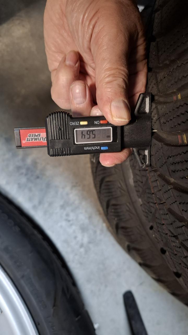 Winterbanden 185/65R15  met velgen steekmaat 4x100