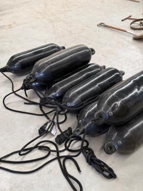 Grote Dan-fender stootwillen, diverse zware meerlijnen, sextant