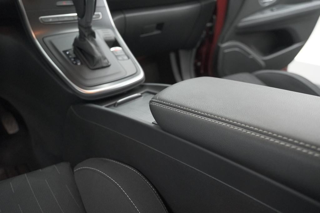 Renault Scenic tce 140 edc limited | camera | stoelverwarming | navigatie |