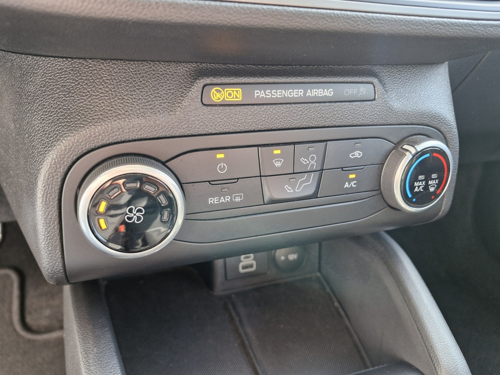Ford Focus wagon ecoboost 100 pk connected