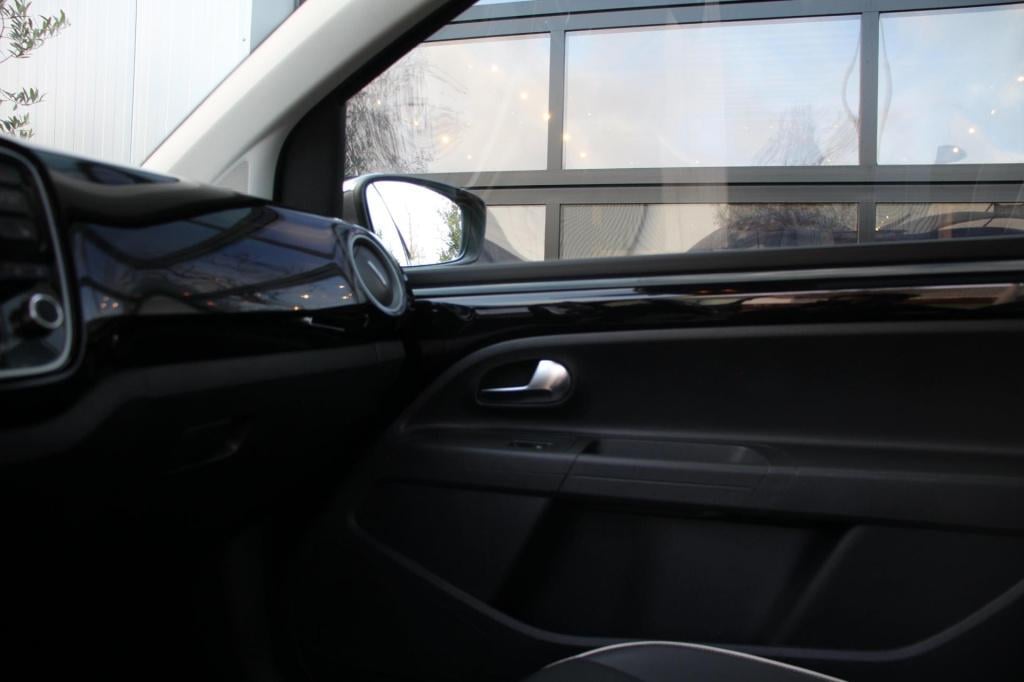 Volkswagen UP! 1.0 black-edition - panoramadak - leer - leder - cruise cont