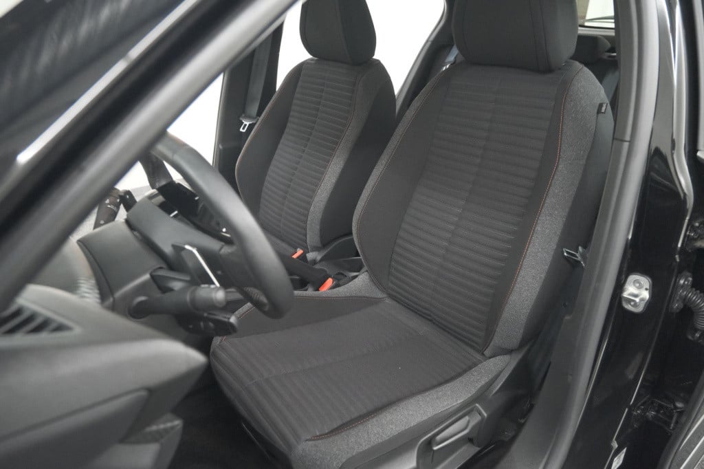 Peugeot 2008 puretech 130 eat8 active | parkeersensoren | navigatie | apple