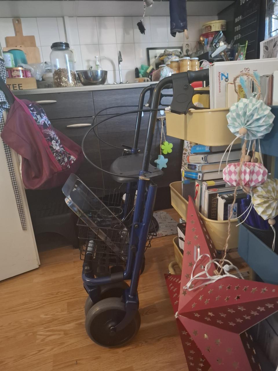 Rollator,nieuw , tekoop 75 euro(1 week oud