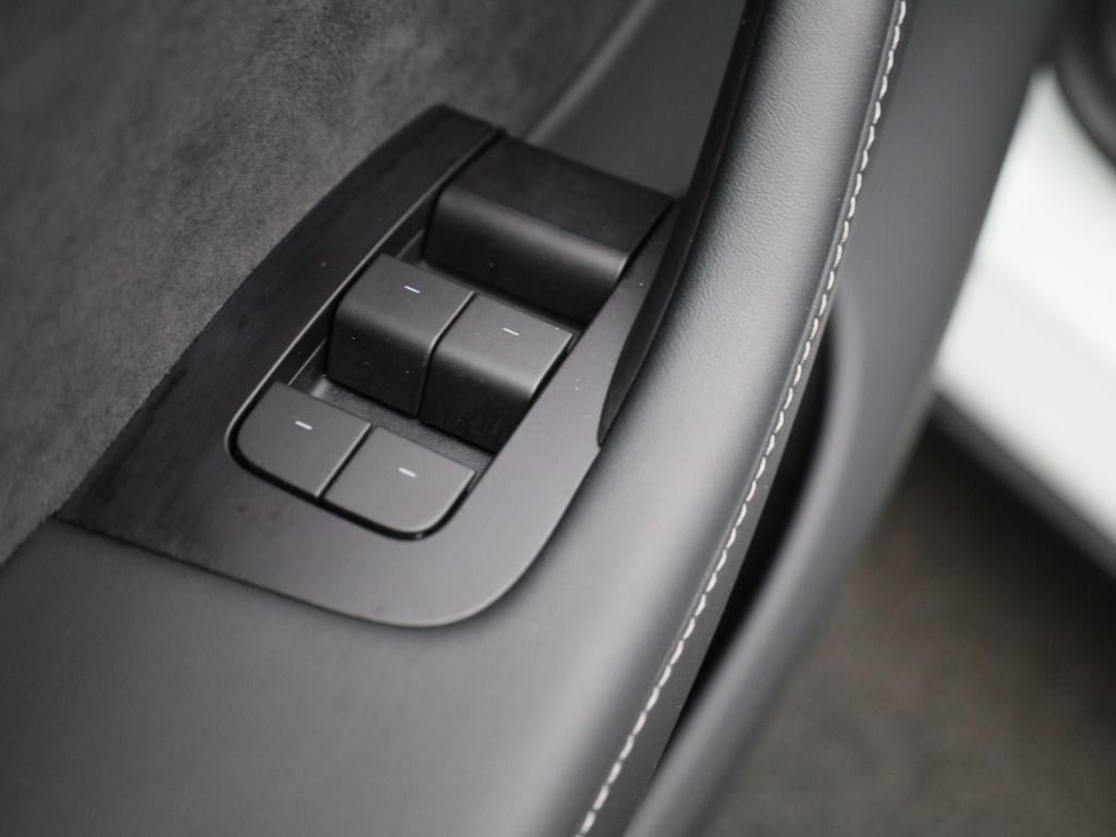 Tesla Model Y long range awd 75 kwh | 96% soh | fsd | btw-auto | lage km st
