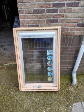 Fakro tuimeldakvenster