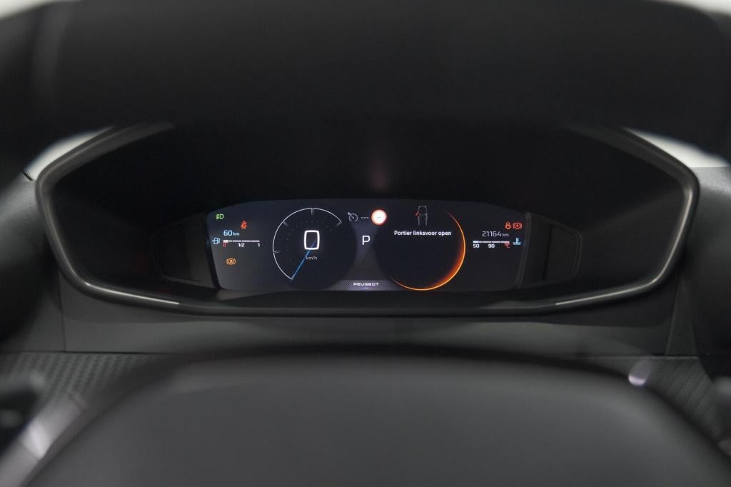 Peugeot 2008 1.2 hybrid 145 allure | apple carplay | climate control | park