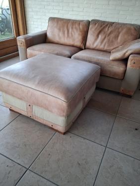 Leren 2 zits bank met hockers.