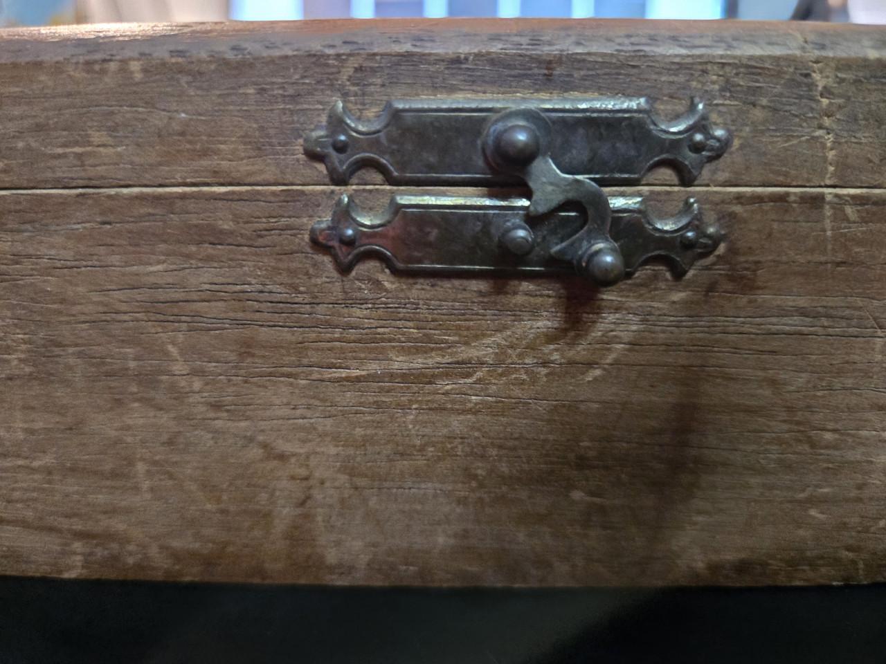 Houten sigarenkistje van het merk Botyco met "De Luxe No. 3" Leeg.