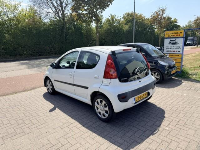 Peugeot 107 1.0-12v millesim 200