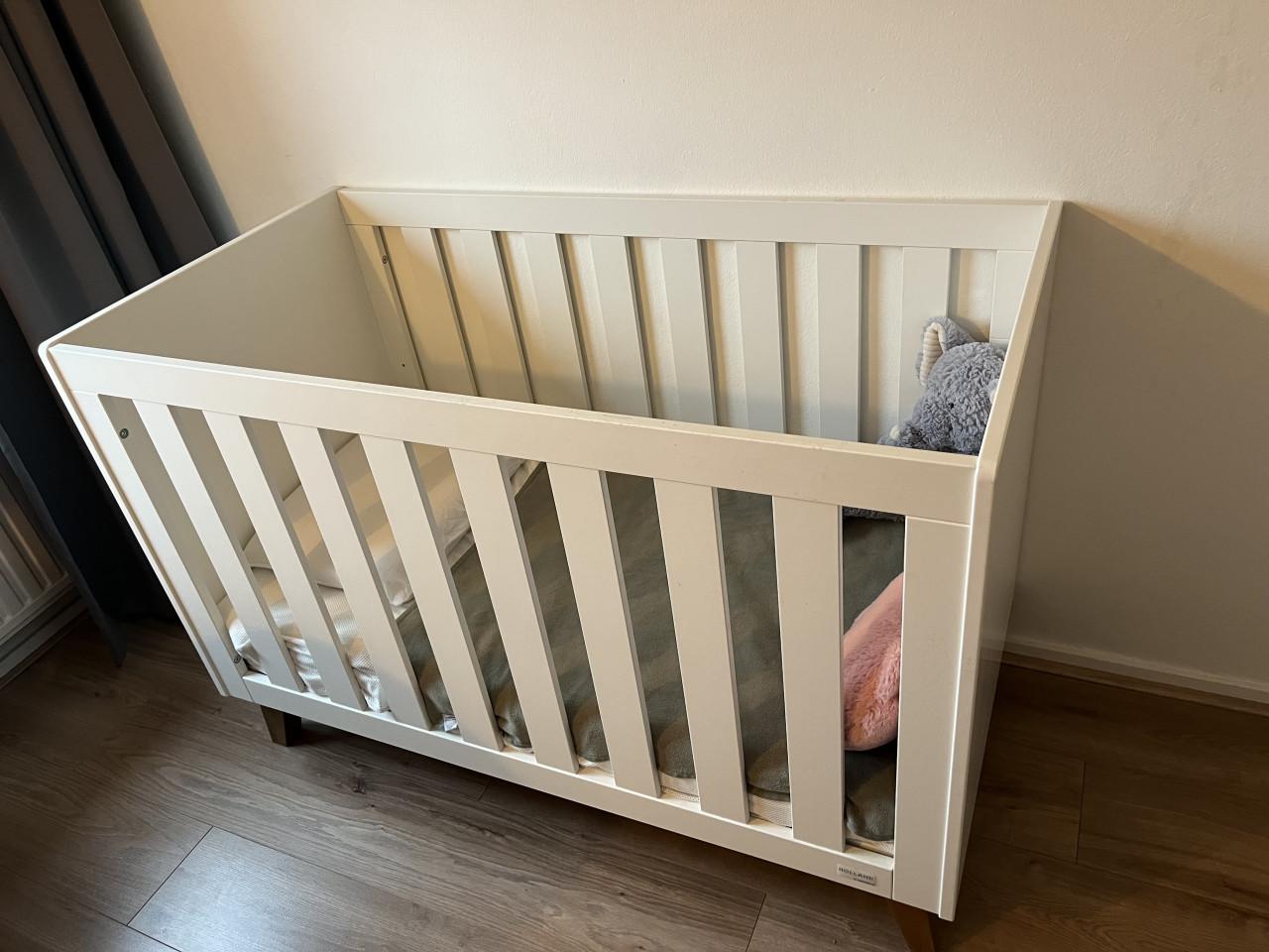 Commode en ledikant + matrasje (aerosleep optioneel)