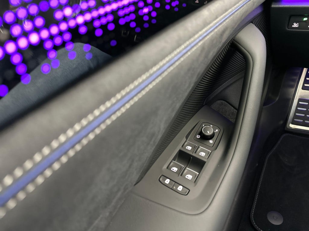 Volkswagen Passat r-line business variant (9) 1.5 110 kw / 150 pk e volkswa