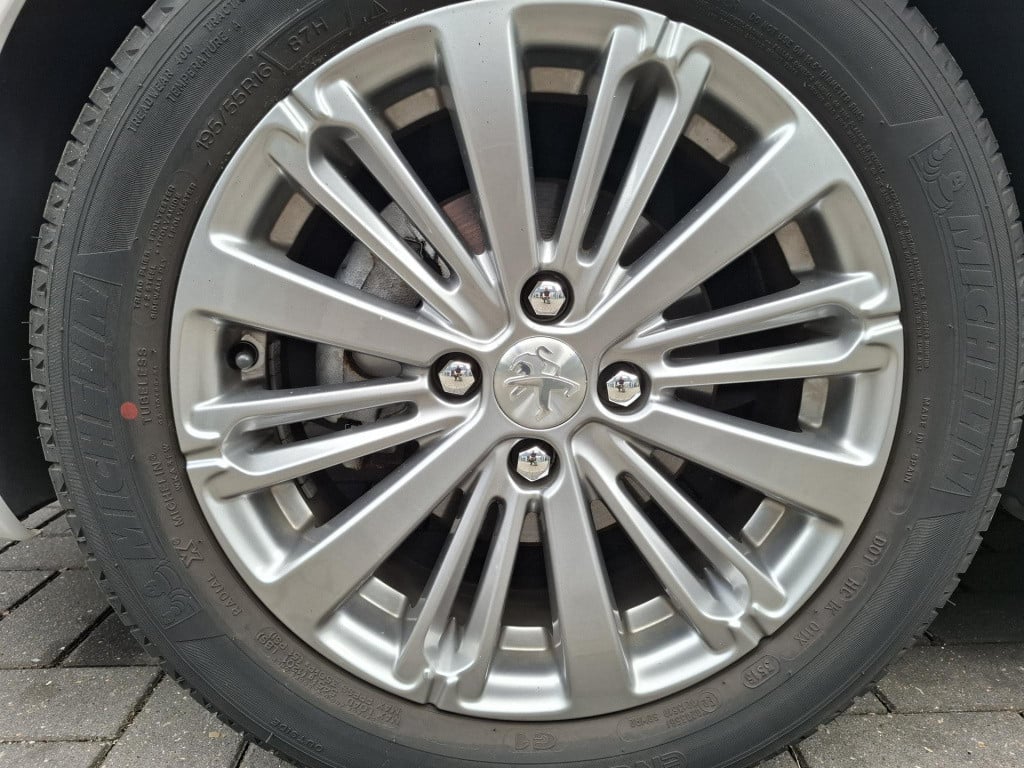 Peugeot 208 1.2 tech edition 110 eat6 automaat nav/clim/cam/lm
