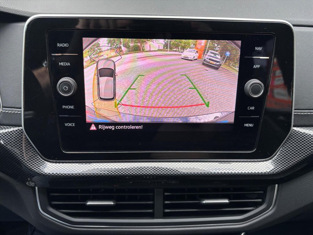 Volkswagen T-cross 1.5 tsi 150pk dsg-7 r-line| trekhaak| camera|navi| uniek