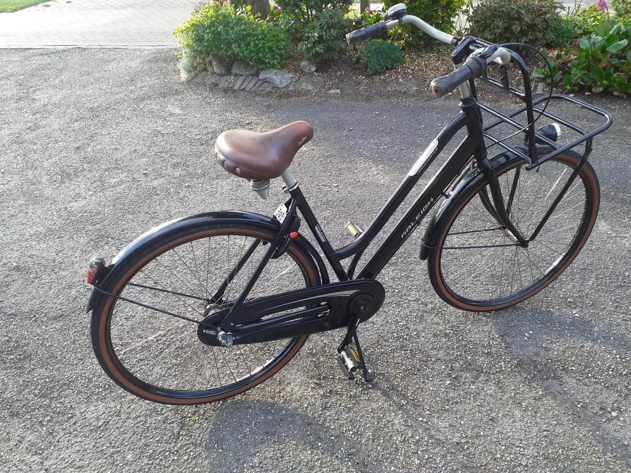 """"RALEIGH OMA TRANSPORTFIETS ZO GOED ALS NIEUW""