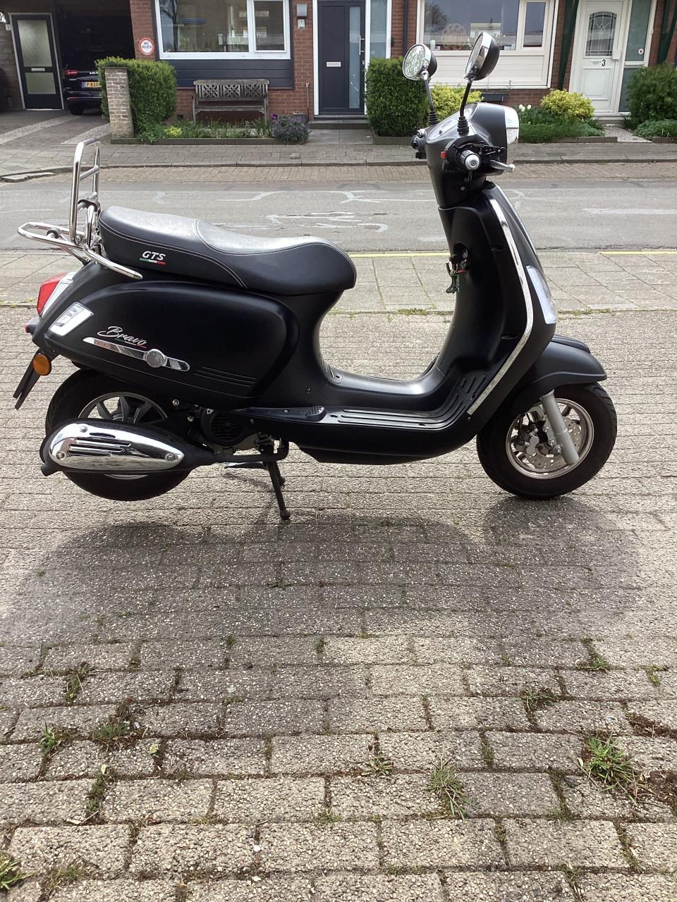 Mooie snor scooter