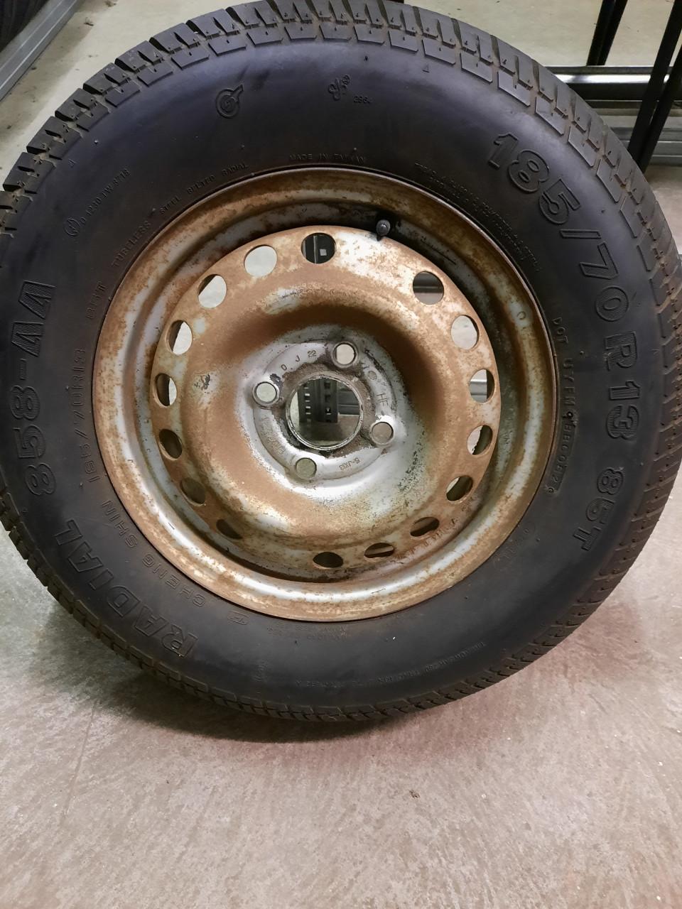 Diverse banden, velgen, spatborden aanhanger aanhangwagen kar trailer