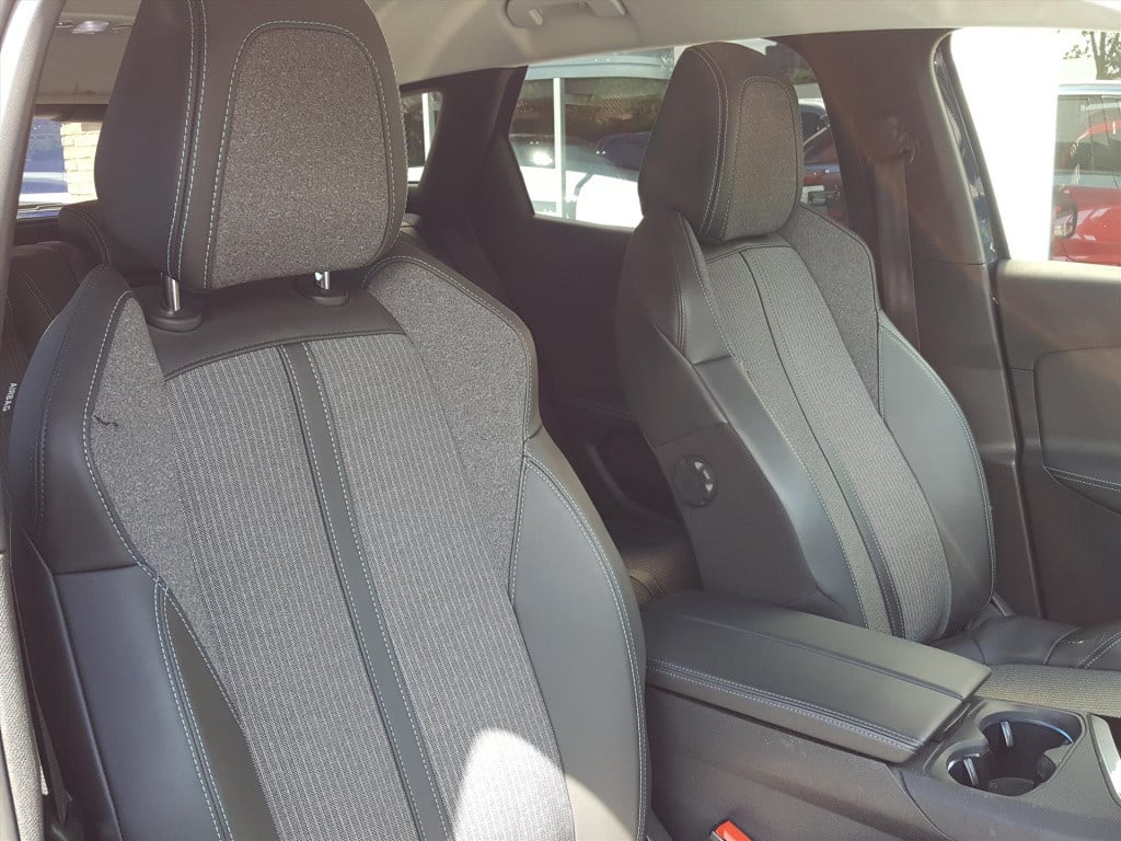 Peugeot 3008 1.2 puretech 130pk s&s eat8 allure | navi | bt | applecarplay&