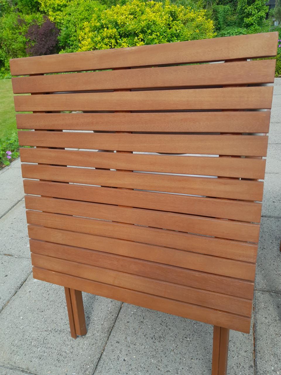 2 hardhouten regiseursstoeltjes + hardhouten tafel (Nieuw!)