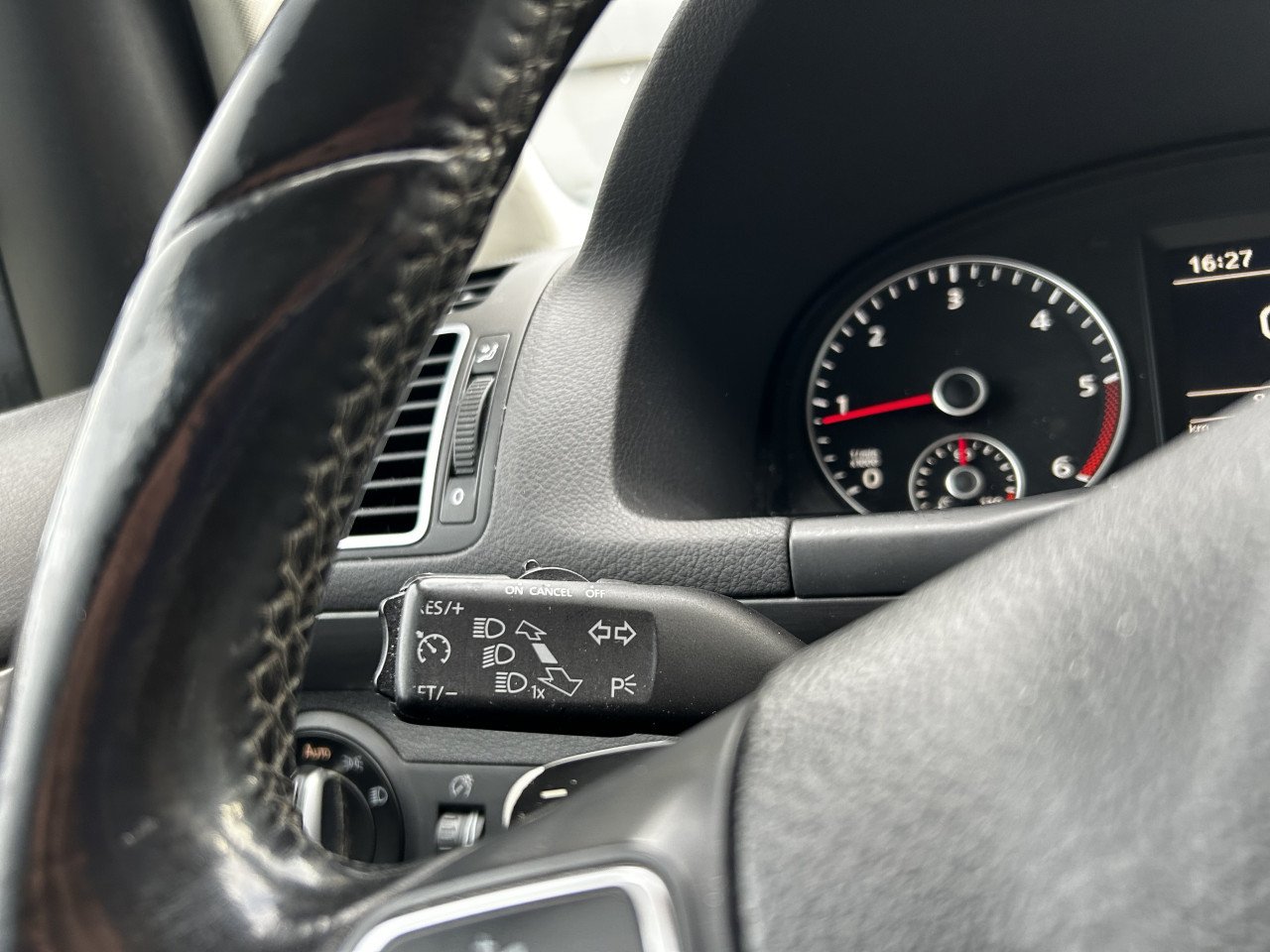 Volkswagen Touran 1.6 TDI Comfort/APK/DSG/GRIJS KENTEKEN/