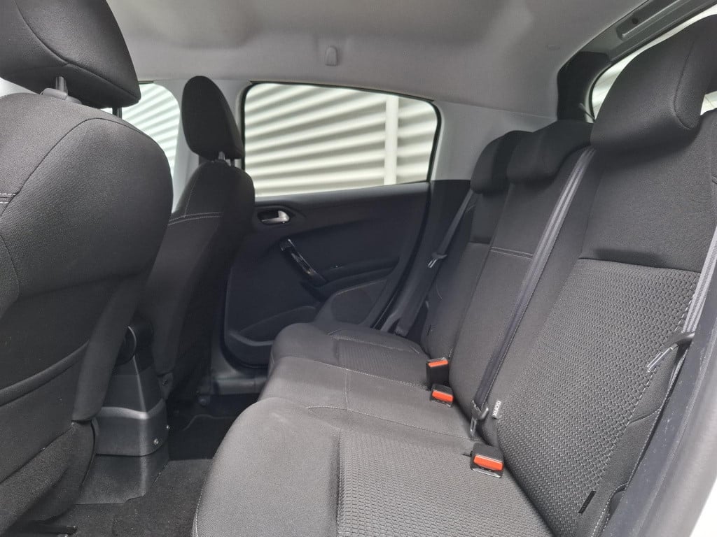 Peugeot 208 1.2 tech edition 110 eat6 automaat nav/clim/cam/lm