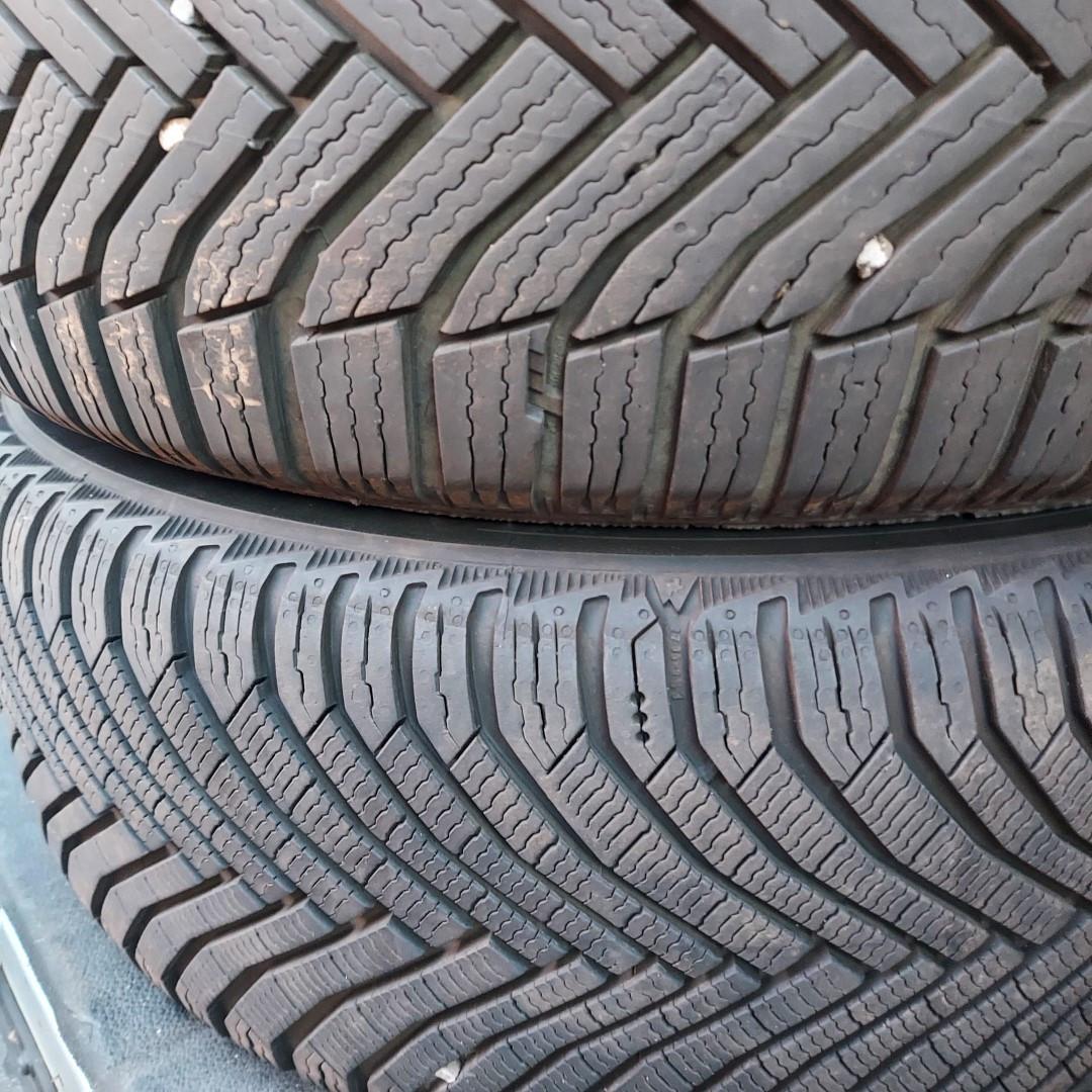 Winterbanden 225/50/17ïnch  met lichtmetalen velgen+sneeuwkettingen