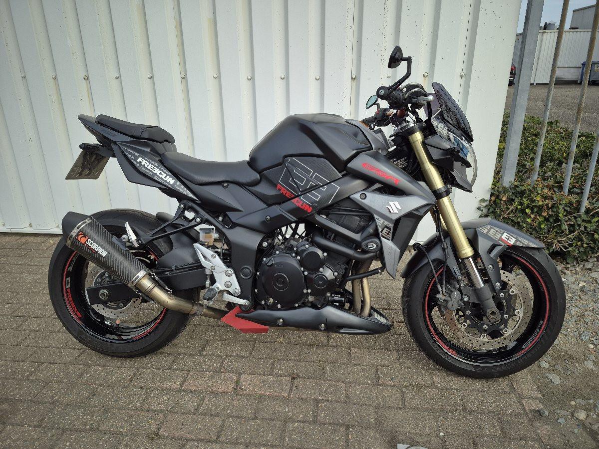 Suzuki GSR750 Freegun Edition, stoere naked bike