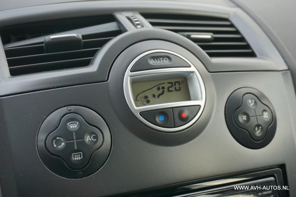 Renault Megane 2.0-16v tech line