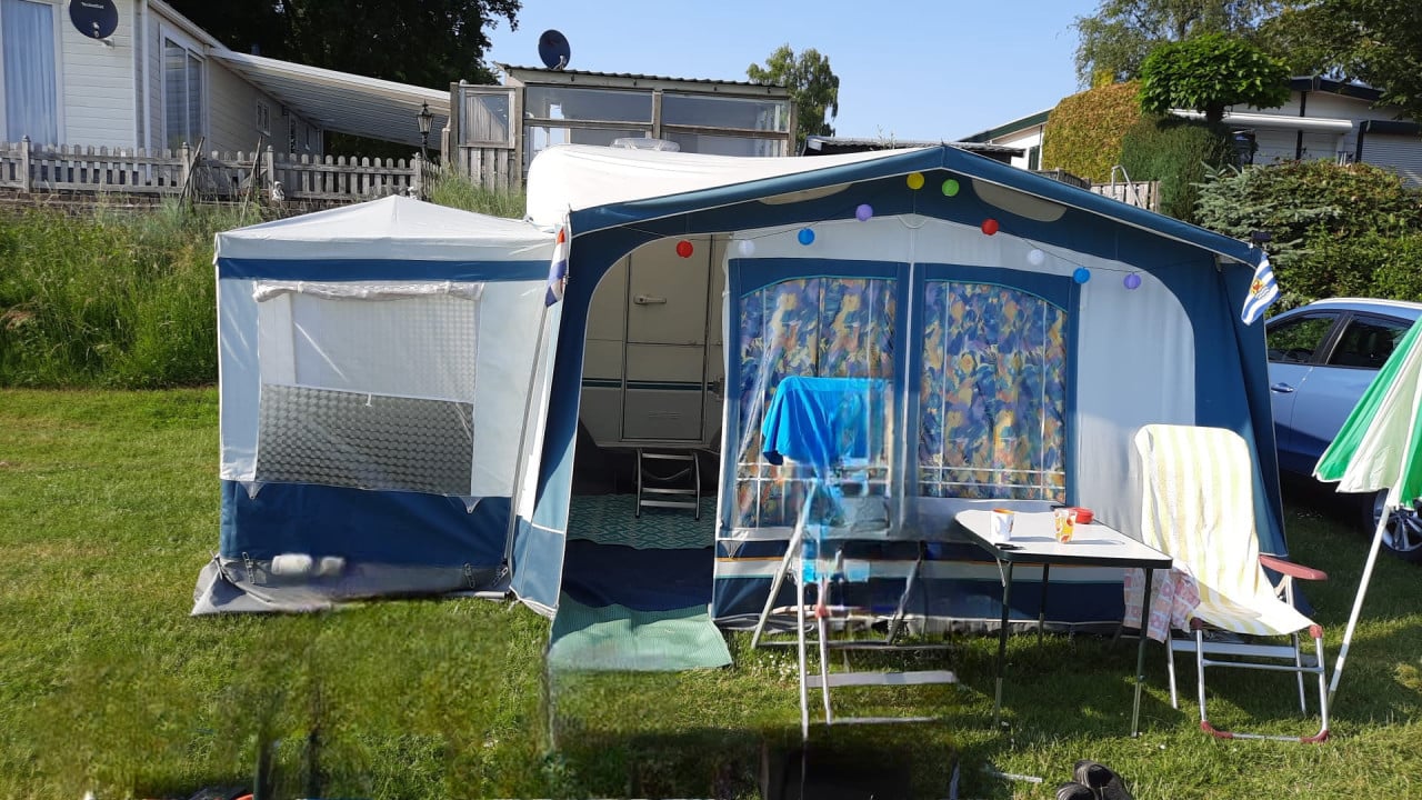 Compacte Eifelland caravan met mover!
