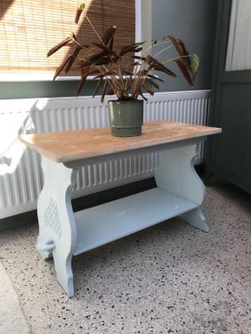 Leuk tafeltje bijzettafeltje tijdschriften planten