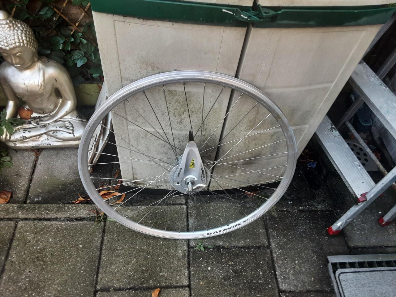 Batavus 28 inch shimano voorwiel, naafdynamo, rollerbrake rem