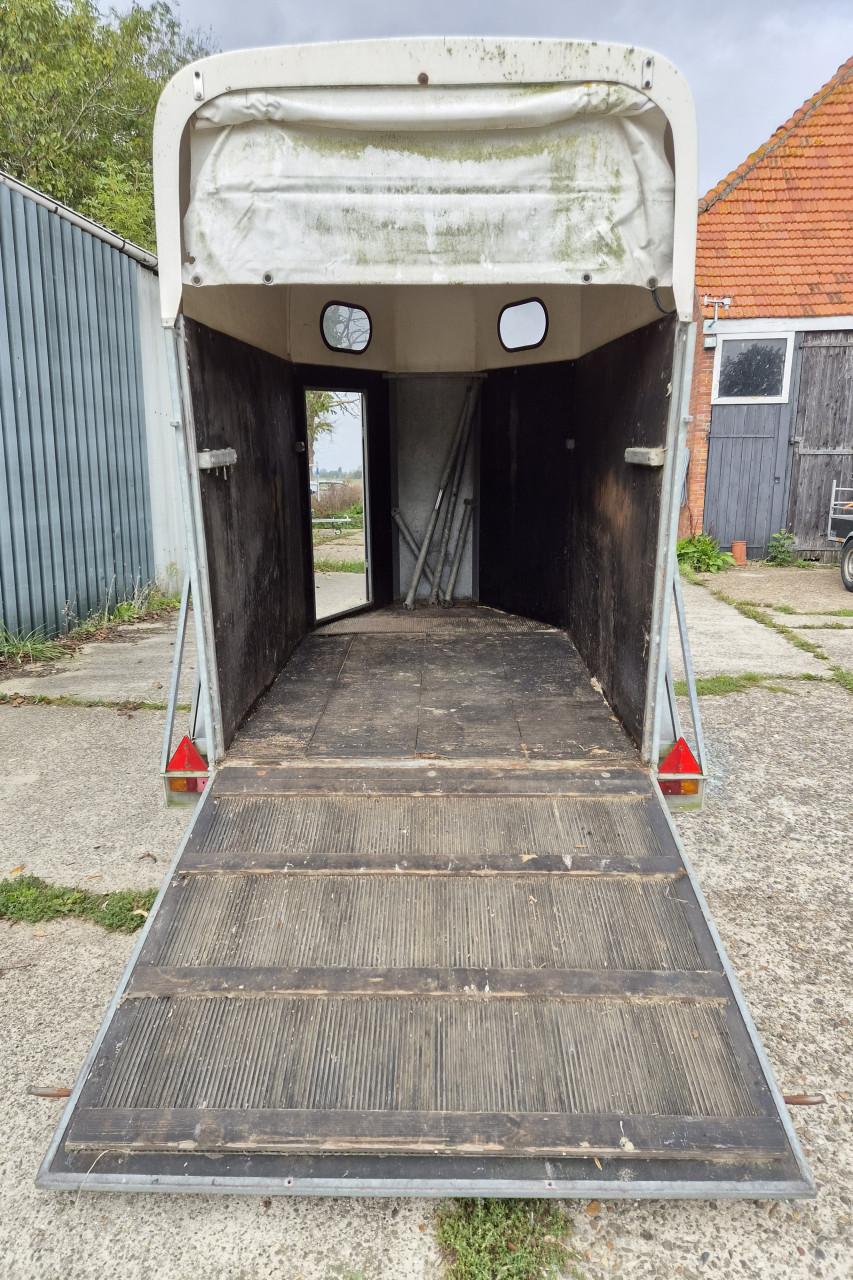 Paardentrailer Atec C2 Technoline bjr. 1998 met werkzaamheden