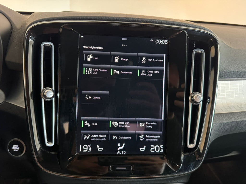 Volvo XC40 1.5 t4 recharge inscription expression