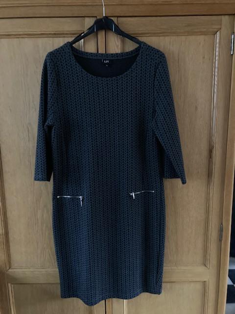 Jurkjes 1 x mt. 34/36 - 1 x maat 38/40