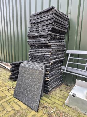 Rubber tegels 50x50 ca. 35 stuks