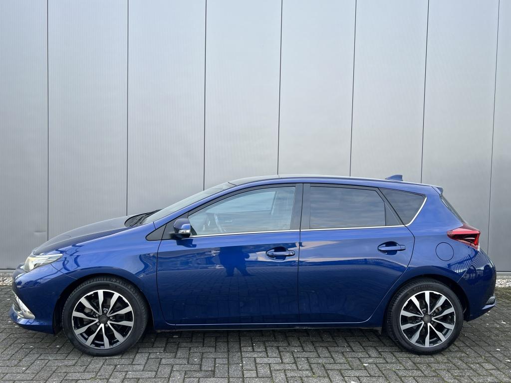 Toyota Auris 1.8 hybrid bus. pro