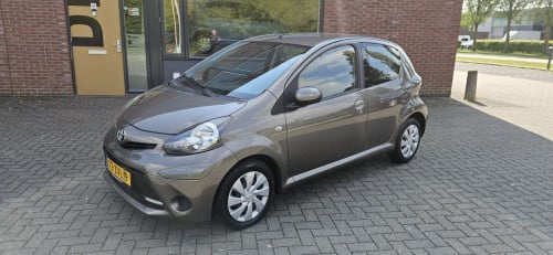 Zuinige TOYOTA AYGO Aspiration Bj. 2013 / NL AUTO / NAP / 3 mnd GARANTIE !