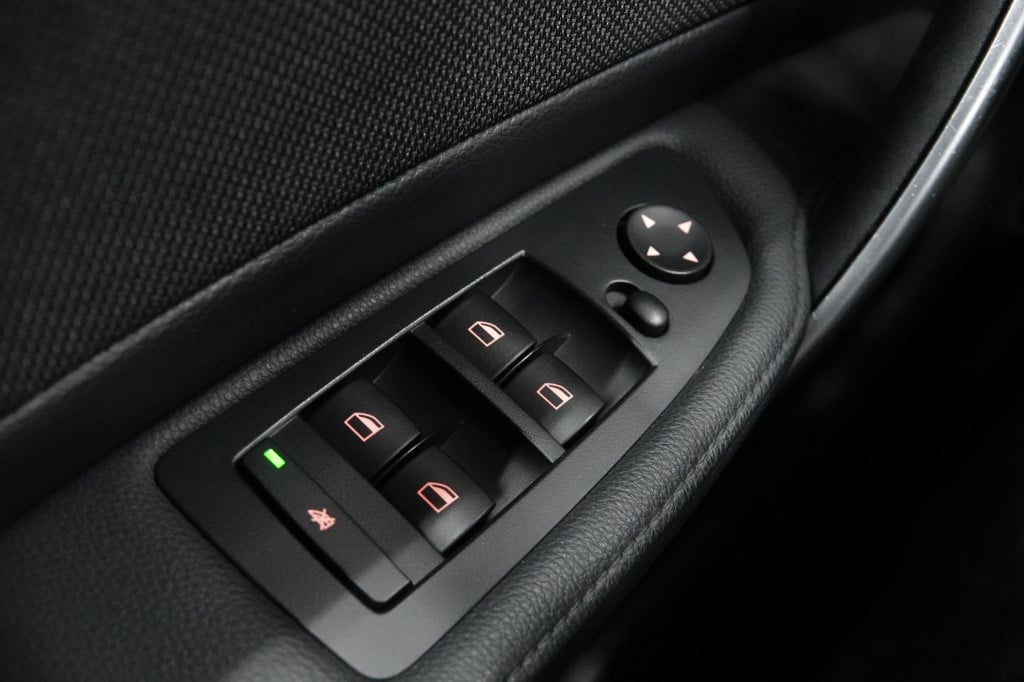 BMW 1 Serie 116i effdyn.edition | cruise | pdc | airco |