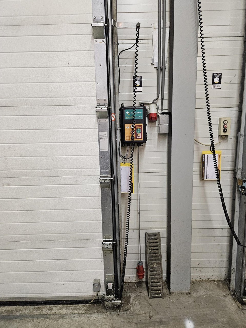 Overheaddeur / garagedeur elektrisch bediend