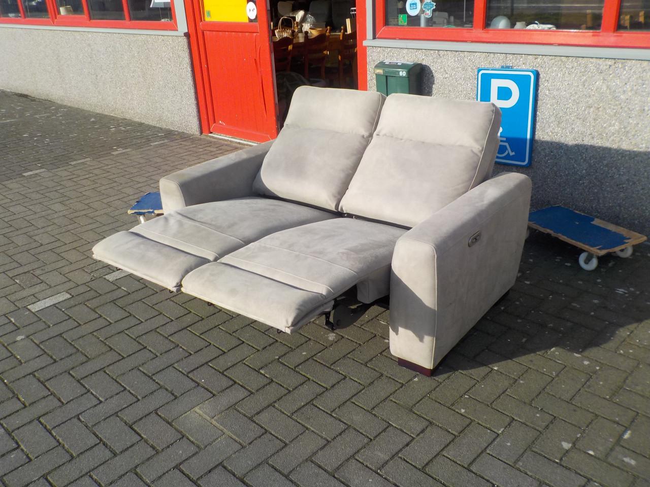 In zeer goede staat elektrische stoffen bank