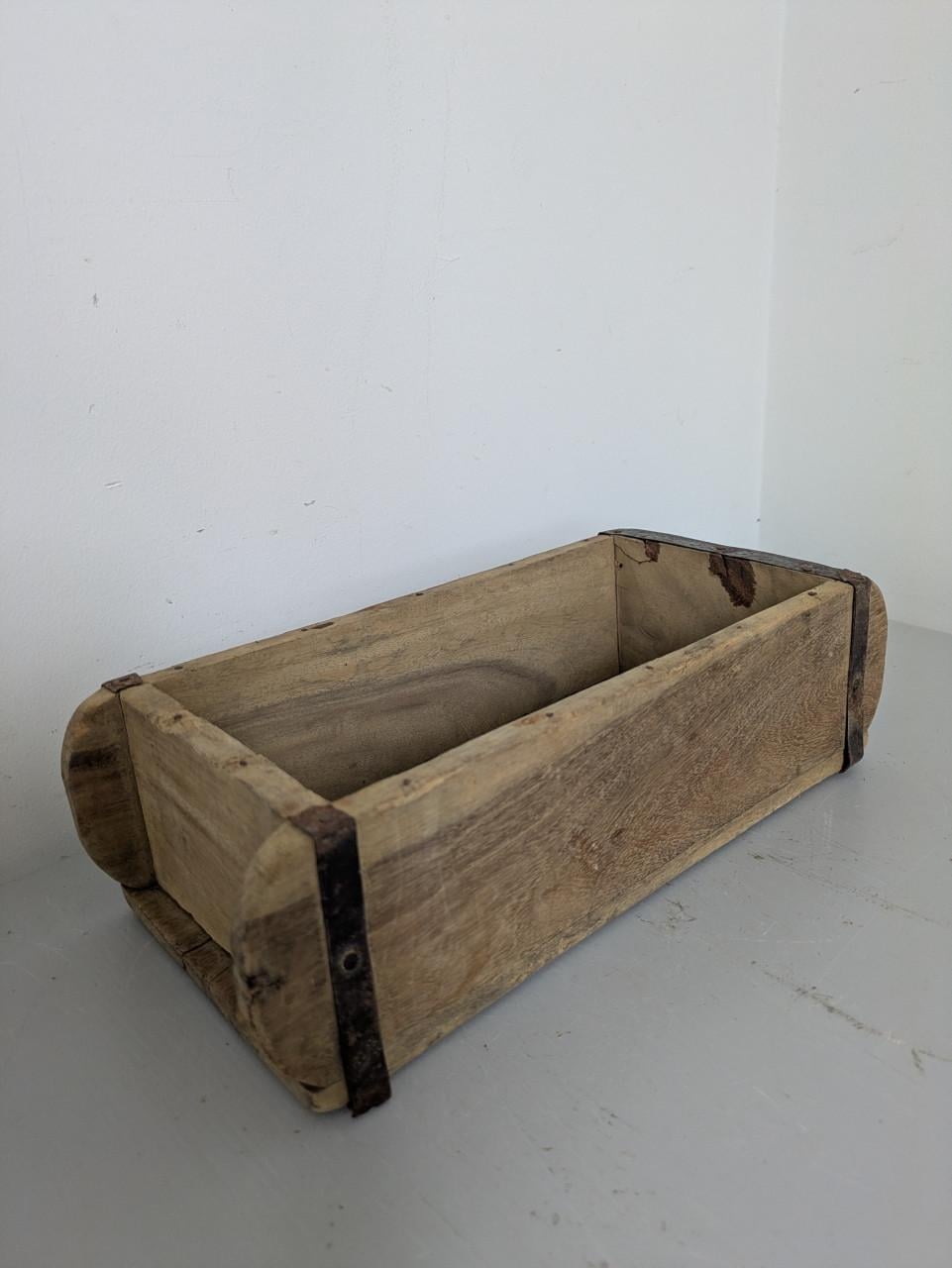 Houten bak/ steenmal