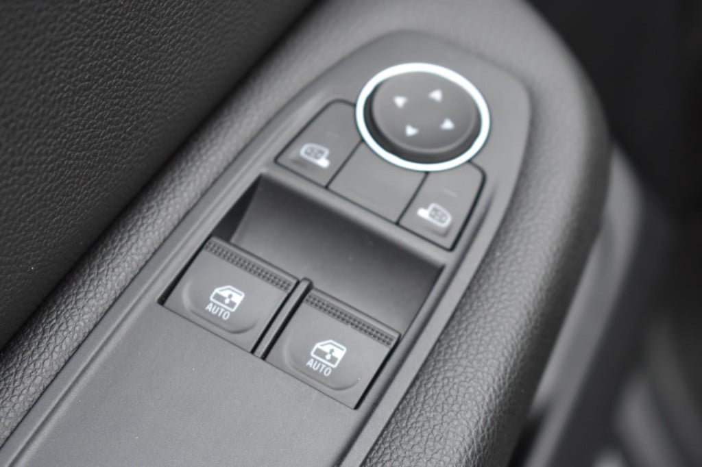 Renault Clio 1.0 tce | parkeersensoren | navigatie | dealer onderhouden | c