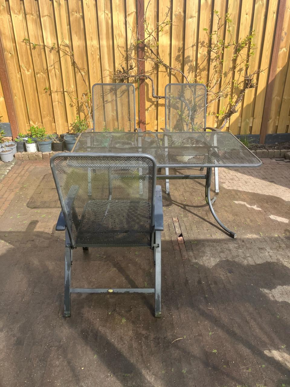 Gratis tuinset: tafel en  3 klapstoelen