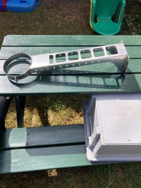 Roestvrijstalen beugel voor een buitenkachel