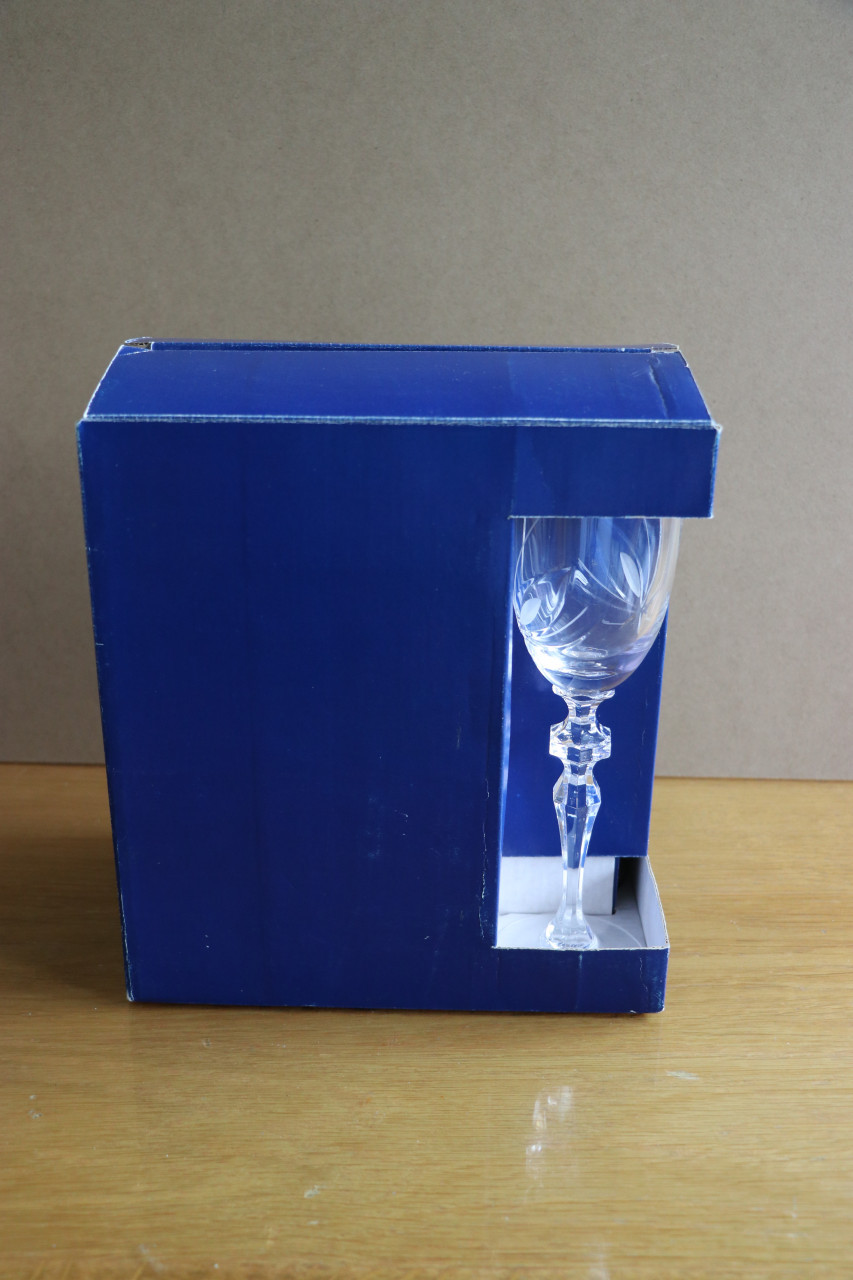 Kristal Borisov uit Belarus 6 glazen met gouden rand 190 ml Merk: Hemah 24%