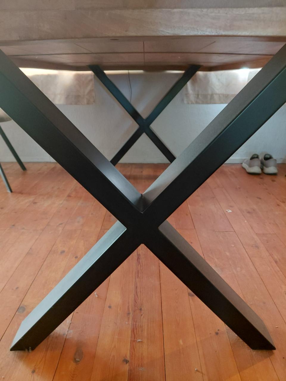 Robuuste eettafel nieuwstaat