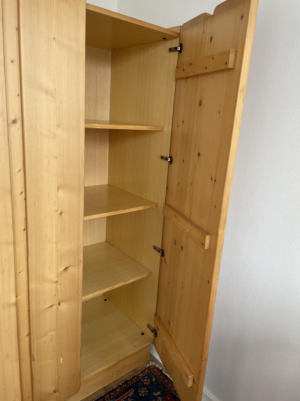 Grenen kast 180 cm hoog x150 cm breed x 60 cm diep