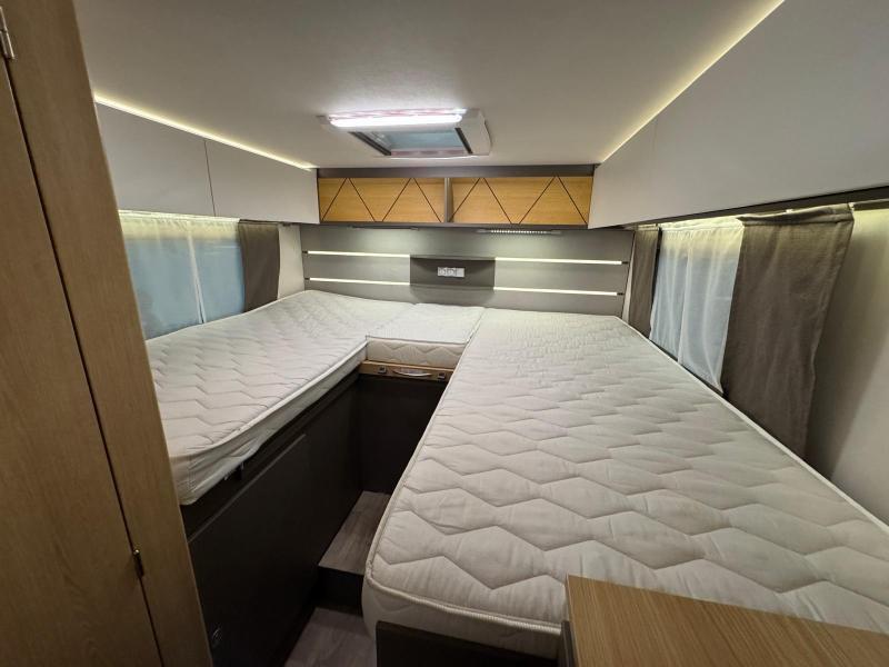 LMC Tourer T660 165pk lengte bedden en hagelbestendig!
